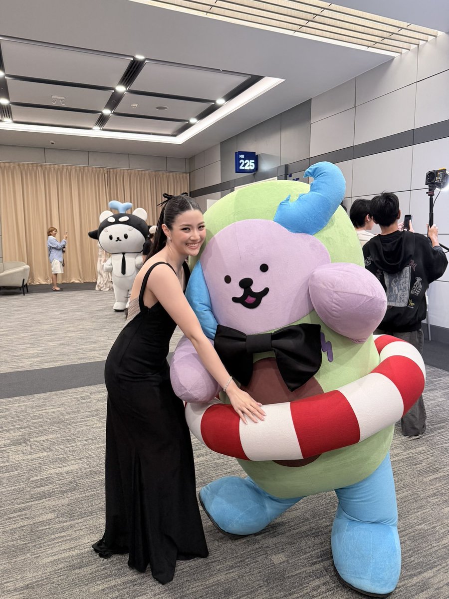 GinnyJayna_FCMx's tweet photo. ¿Quién está de acuerdo en que nuestras chicas deberían tener mascota? Míren lo feliz que es 🥺🤏🏻

Who else thinks our girls should get a mascot? Just look at how happy she is! 🥺🤏🏻

GINNY AT HOWE AWARDS
#HOWEAWARDS2026xGinny https://t.co/7fH2nvNEY8
