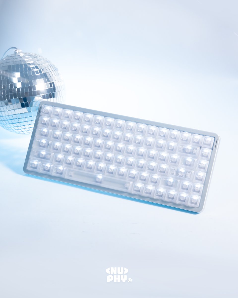 nuphystudio's tweet photo. Moonbow arrives tomorrow. 🌙

Frosted white meets silver reflections.
Air75 V3, seen in a new light.

October 21 · 8 AM ET.

#nuphy #air75v3 #moonbow #mechanicalkeyboard https://t.co/F9MO7KwdUH