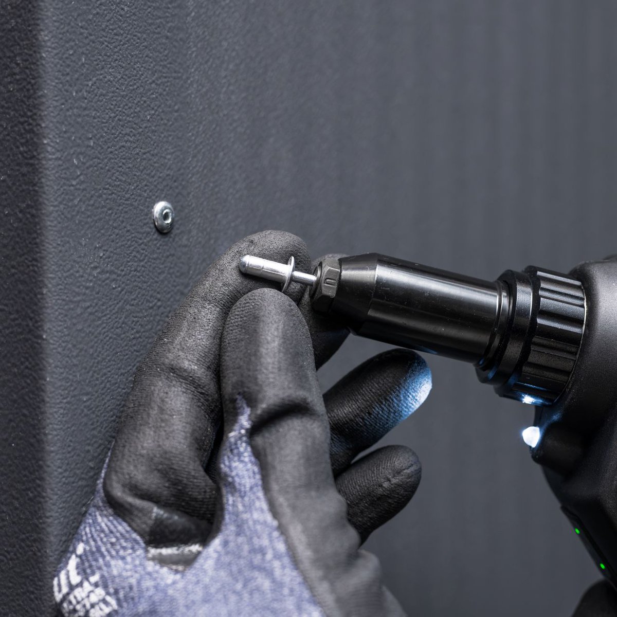 GoebelFasteners's tweet photo. The GO-BR1 #rivetgun from GOEBEL is a powerful, reliable and lightweight tool (1,4 Kg including battery). This #riveter sets #blindrivets from diameter 3,0 - 5,0 mm.

If you are interested in our products please get in touch with us. https://t.co/LrbFMGQTCk