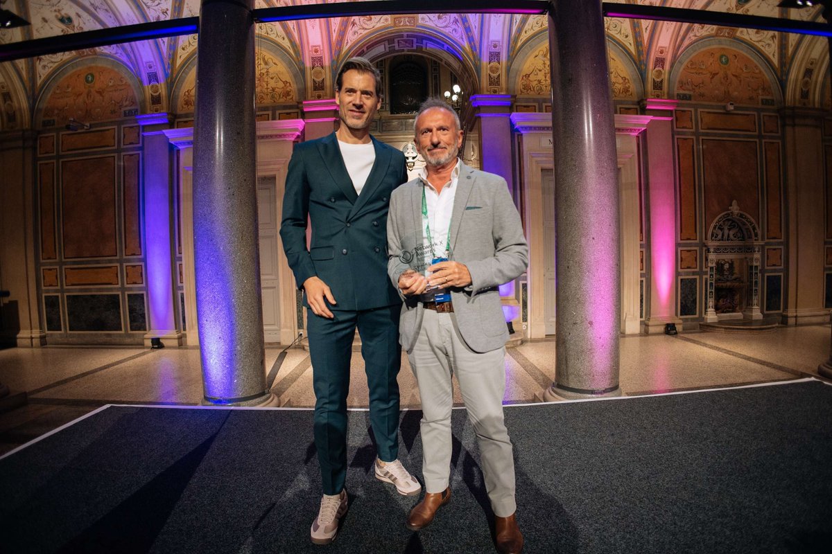 WindRiver's tweet photo. We are very proud to announce that Wind River Cloud Platform won the award for Cloud Native Network Solution of the Year at the Network X Awards!

✨It was a magical night in Vienna! ✨

Link to event page: https://t.co/qy39nYT2uR

#WRCP #NetworkX https://t.co/xgcs8WyfsV