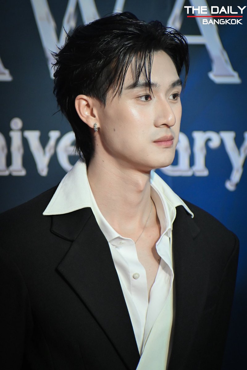thedailybkk's tweet photo. “ดิว - ธี” ร่วมเดินพรมแดงในงาน “HOWE AWARDS 2026” 

DEWTEE SHINES AT HOWE
#HOWEAWARDS2026
#dewtee #ดิวธี
#dew_jsu #tee_vtp
#HOWEMAGAZINE https://t.co/WTKAtViPmY