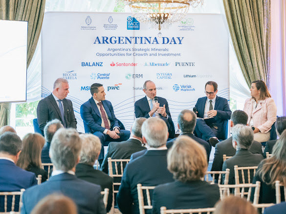 ARGinUK's tweet photo. Session 2: Metallic Mining
Representatives from Glencore, BHP, Anglo American and McEwen Copper discussed Argentina’s mining potential, investment opportunities and future growth. #ArgentinaDay2026 https://t.co/a57W10gmj6