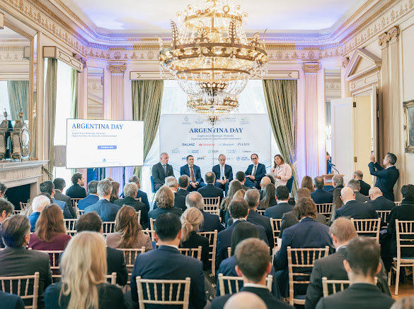 ARGinUK's tweet photo. Session 2: Metallic Mining
Representatives from Glencore, BHP, Anglo American and McEwen Copper discussed Argentina’s mining potential, investment opportunities and future growth. #ArgentinaDay2026 https://t.co/a57W10gmj6