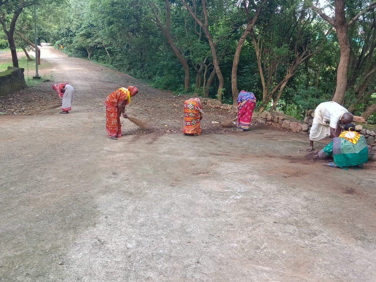 sathyasaiodisha's tweet photo. Loving Sairam..
With the Blessings of Bhagawan Sri Sathya Sai Baba, Swachhata Ru Divyatwa sanitation Seva was undertaken by the brothers and sisters of Palai Samithi of Kendrapada District, on 17th October 2026 at Nanguli Matha.
#SwachhataRuDivyatwa
#Kendrapada
#Palai
-Media Team https://t.co/EnzeXxQrsI