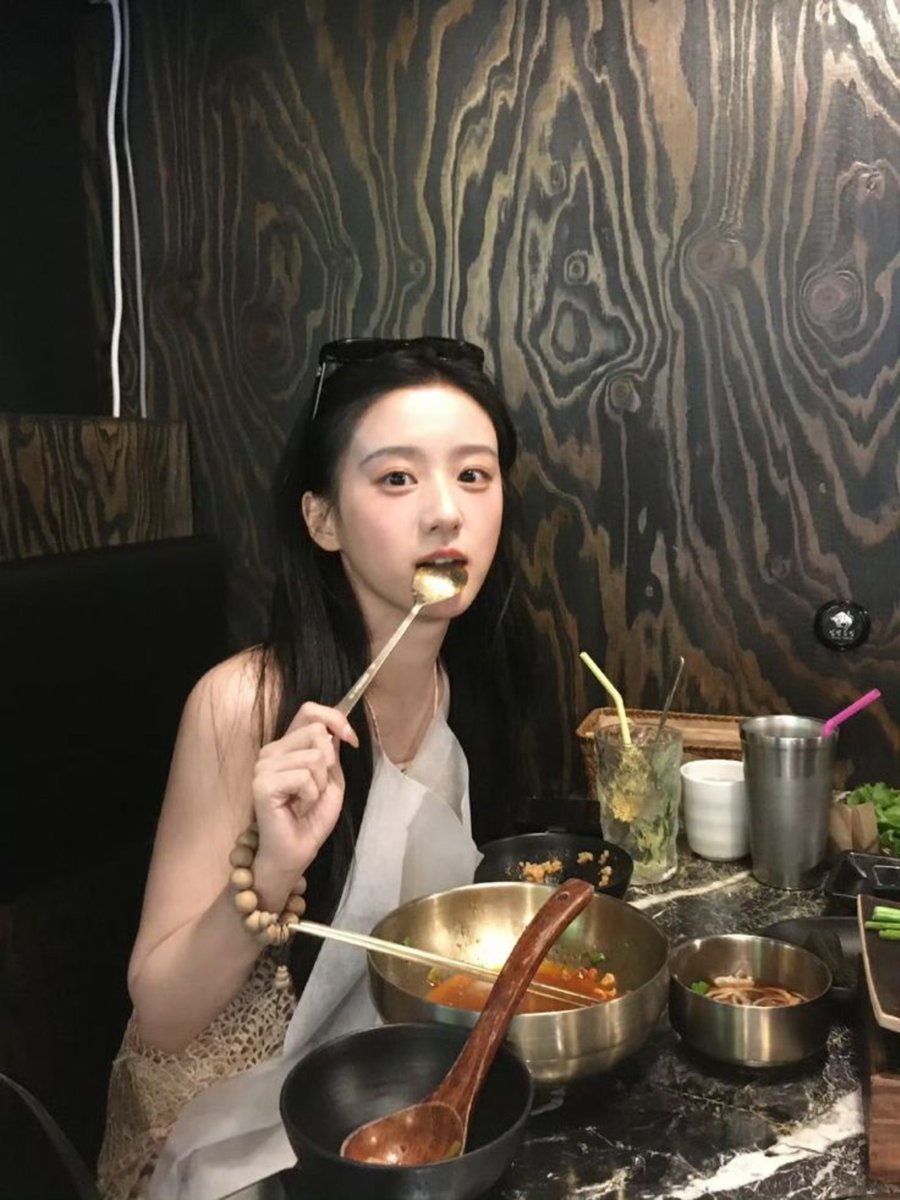 fIoracore's tweet photo. 📍 Atelier Kudryavka ／ October 18

      Some reading, a little daydreaming, and dinner with my little sister to round off the evening. Sometimes, the nicest plans are the ones that don’t require much planning at all (please visit her bookstore if you have the time too!) 🥢📚🤍 https://t.co/l6XvxvX6wI