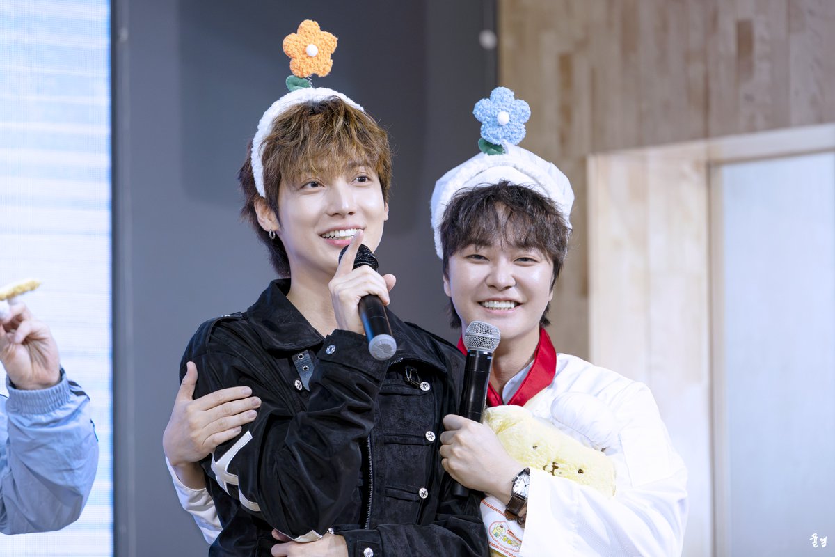 nekobasu513's tweet photo. 261017 - 15주년 팬사인회

🌼🪻

#보이프렌드 #BOYFRIEND 
#광민 #クァンミン @KM__950424 
#정민 #ジョンミン @BOYF_JM https://t.co/kCrlGDCwTB