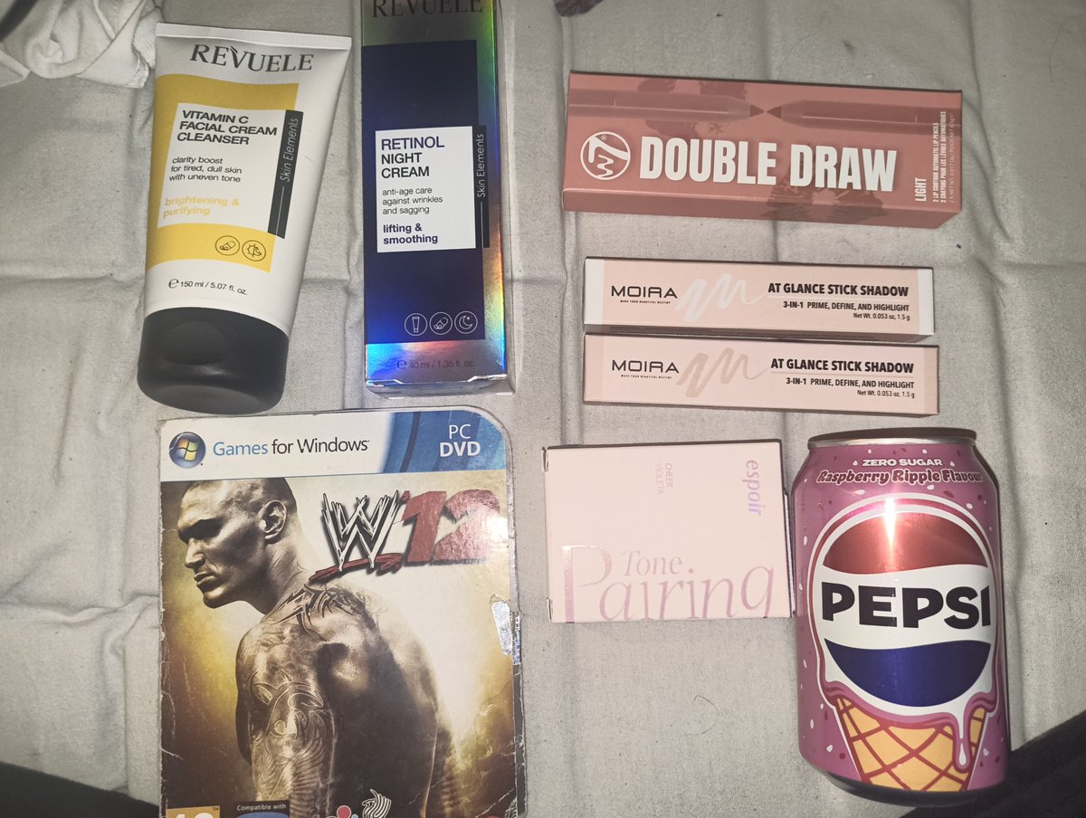 Evilomonoiz's tweet photo. Hi haul 🙂‍↕️ kdont even have a pc anymore but its for the sake of nostalgia iloved wwe as a kid and it was like $2 https://t.co/dpBwKPDwCy