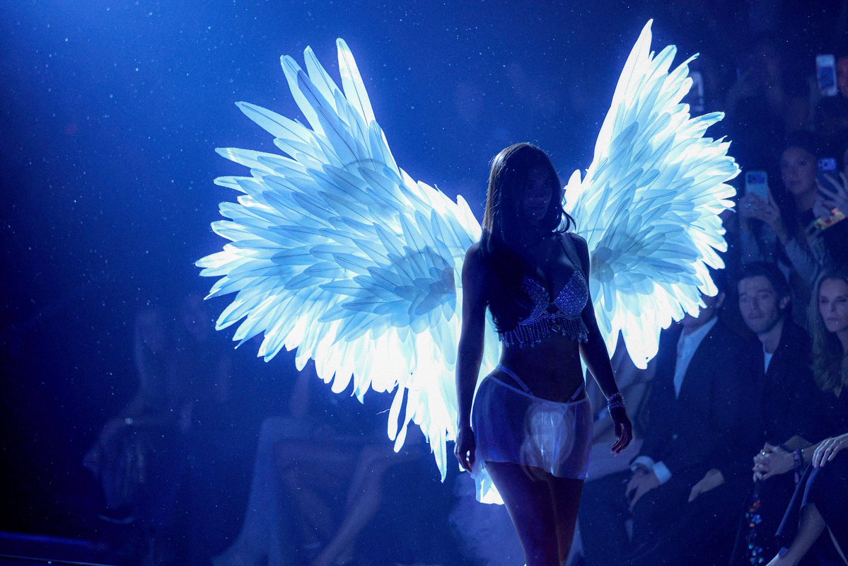 goddessky__'s tweet photo. cinema. https://t.co/2qsILK4e2V
