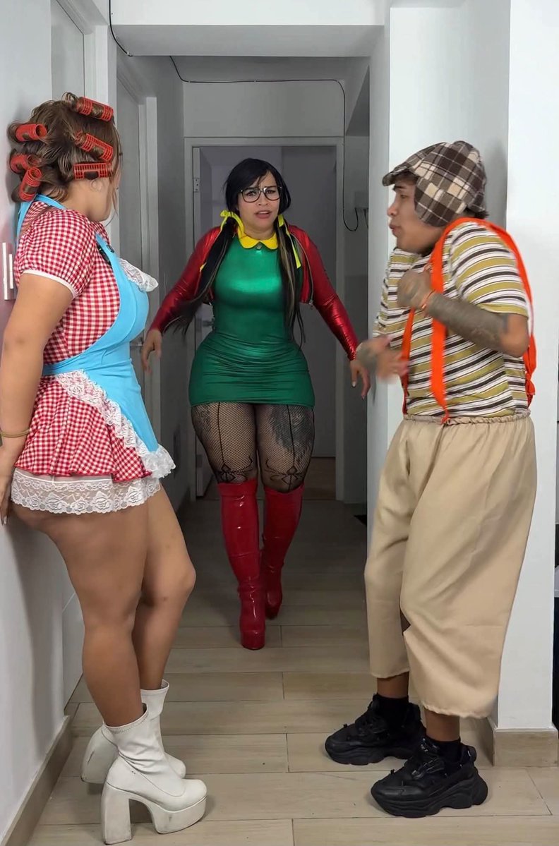 BurroLoco11's tweet photo. Este capitulo no lo había visto. 

Creo que es cuando el Chavo se come las tortas de jamon. https://t.co/NNgVQnQlZs