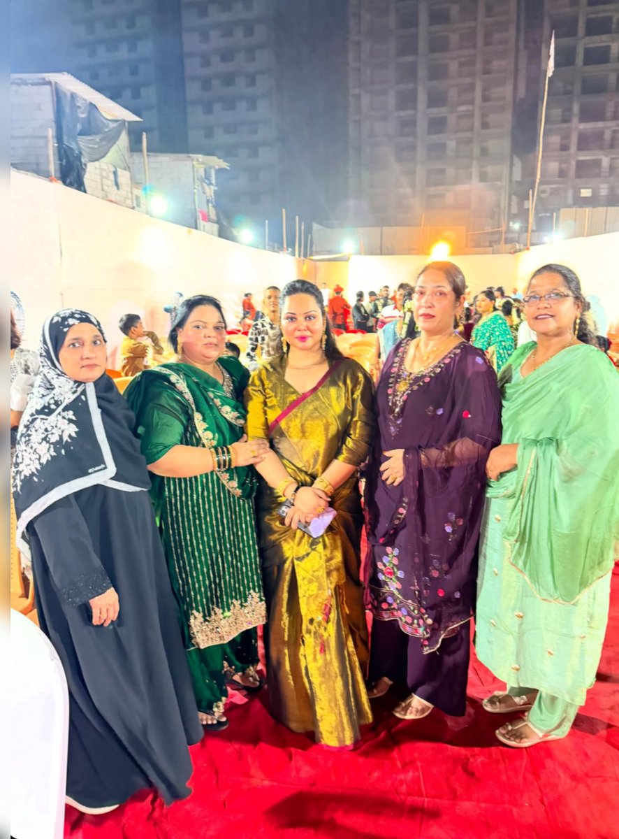 zaarakhan1208's tweet photo. 🤲🏻❤️ नाज़मा आपा के भांजे की शादी में शिरकत करने की सआदत हासिल हुई 💐✨

इस मुबारक मौके पर नाज़मा आपा और उनके पूरे परिवार को दिल से मुबारकबाद। 🤲🏻🌹

अल्लाह पाक इस नए ���ोड़े के निकाह में बरकत अता फरमाए, दोनों के दरमियान मोहब्बत और इस जोड़ी को हमेशा सलामत रखे। आमीन सुम्मा आमीन। 🤲🏻❤️ https://t.co/DgS3M1DXZL