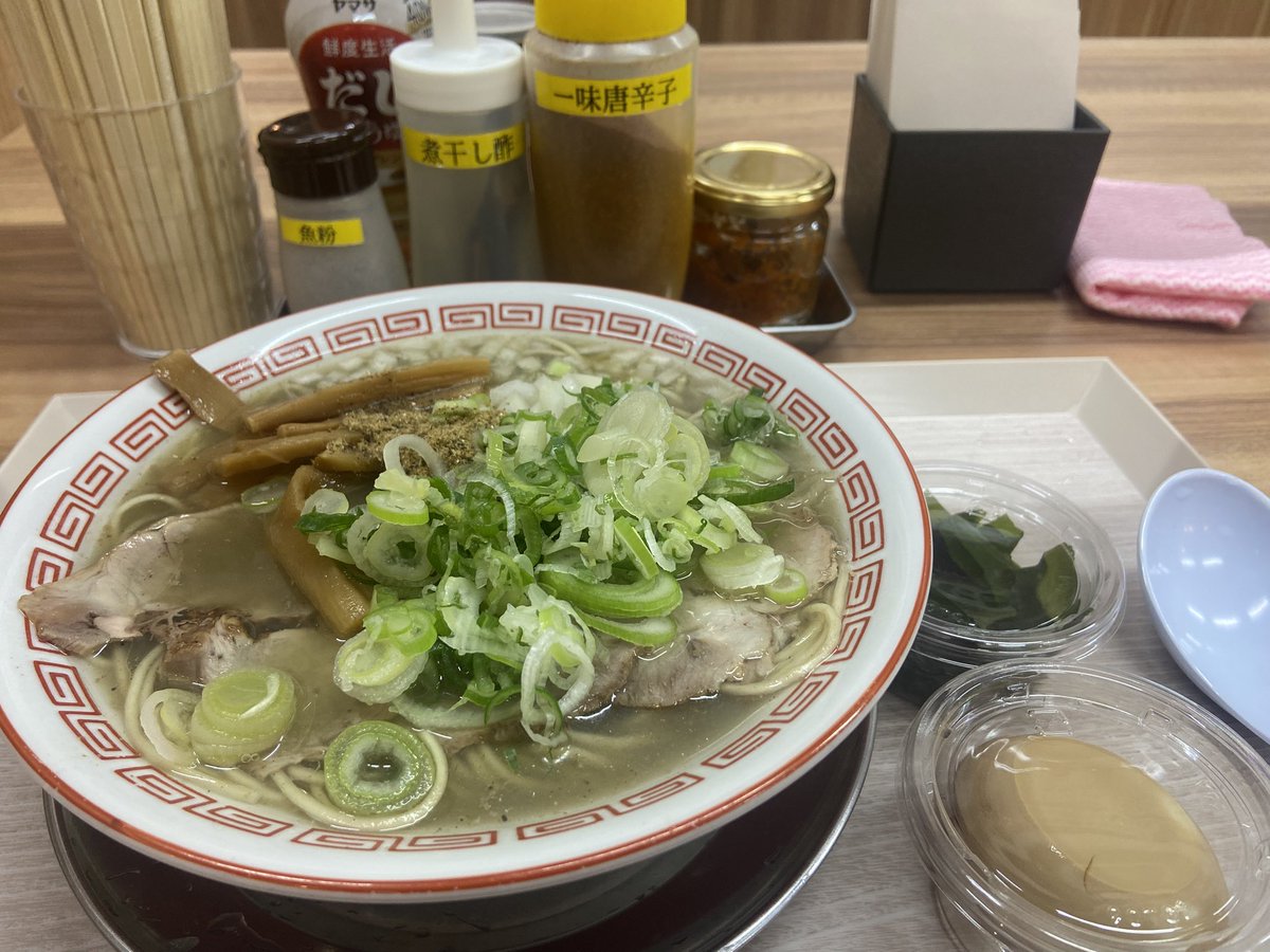 zombiscrum's tweet photo. 26.10.20フレスポうつのみや市場
🍜麦わら製麺所🍜訪麺12回目✨

煮干しラーメン並盛り
✖︎味玉✖︎ワカメ
計930円

煮干seaに溺れ酔いしれ
御満喫👏🏻👏🏻👏🏻 https://t.co/wMUp7QfX2b