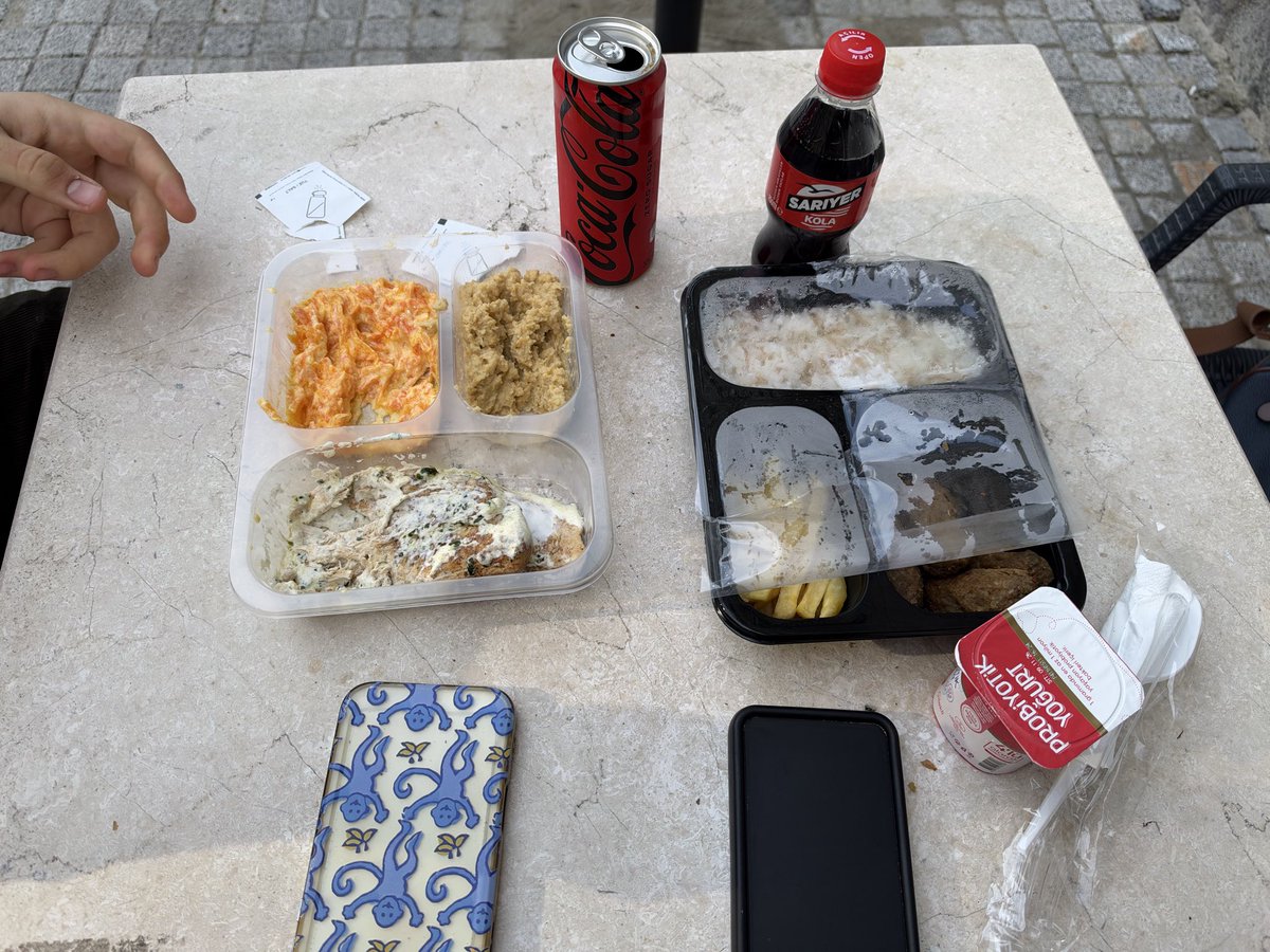 poc1ker1m's tweet photo. Piramidin en üst ve en alt tabakası https://t.co/pK336nK9nB