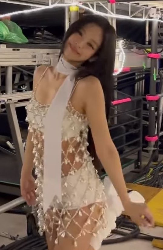 ragingsapphic_'s tweet photo. Jennie and her pretty beaded fits https://t.co/ynED3mLttW