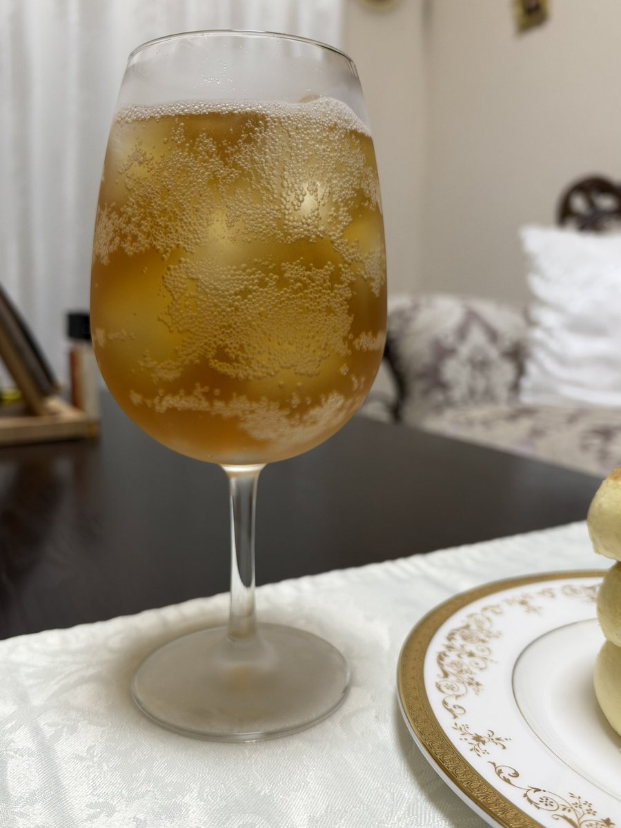 GRACE08468403's tweet photo. 晩ごはん(つ🕶)✨️

ファミリーマートさん
・ホットケーキまん×3

8joursさん
・ティーソーダ(ICE TEA BLEND)

前よりパリッとしなかった(߹ㅁ߹)
一度冷凍した方が良かったかもしれぬ(●´^｀●)ﾑｰ

 #晩ごはん  #ファミリーマート  #ホットケーキまん  #下北沢  #8jours  #ティーソーダ https://t.co/wvTHz2fmQw