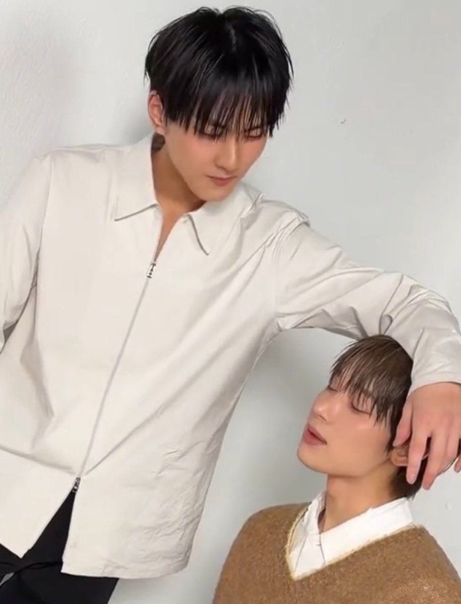 hypersunova's tweet photo. i love this genre of sunwon pictures https://t.co/s7daFhvcPz