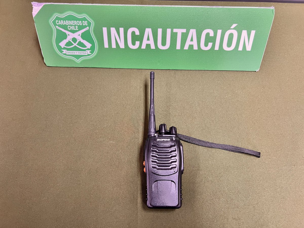 CarabBioBio's tweet photo. #Talcahuano: @Carabdechile, ante un rápido accionar, detuvo a un individuo que intentaba sustraer especies desde el interior de vehículos estacionados. El individuo fue   puesto a disposición del Ministerio Público. https://t.co/CT22OamRhJ