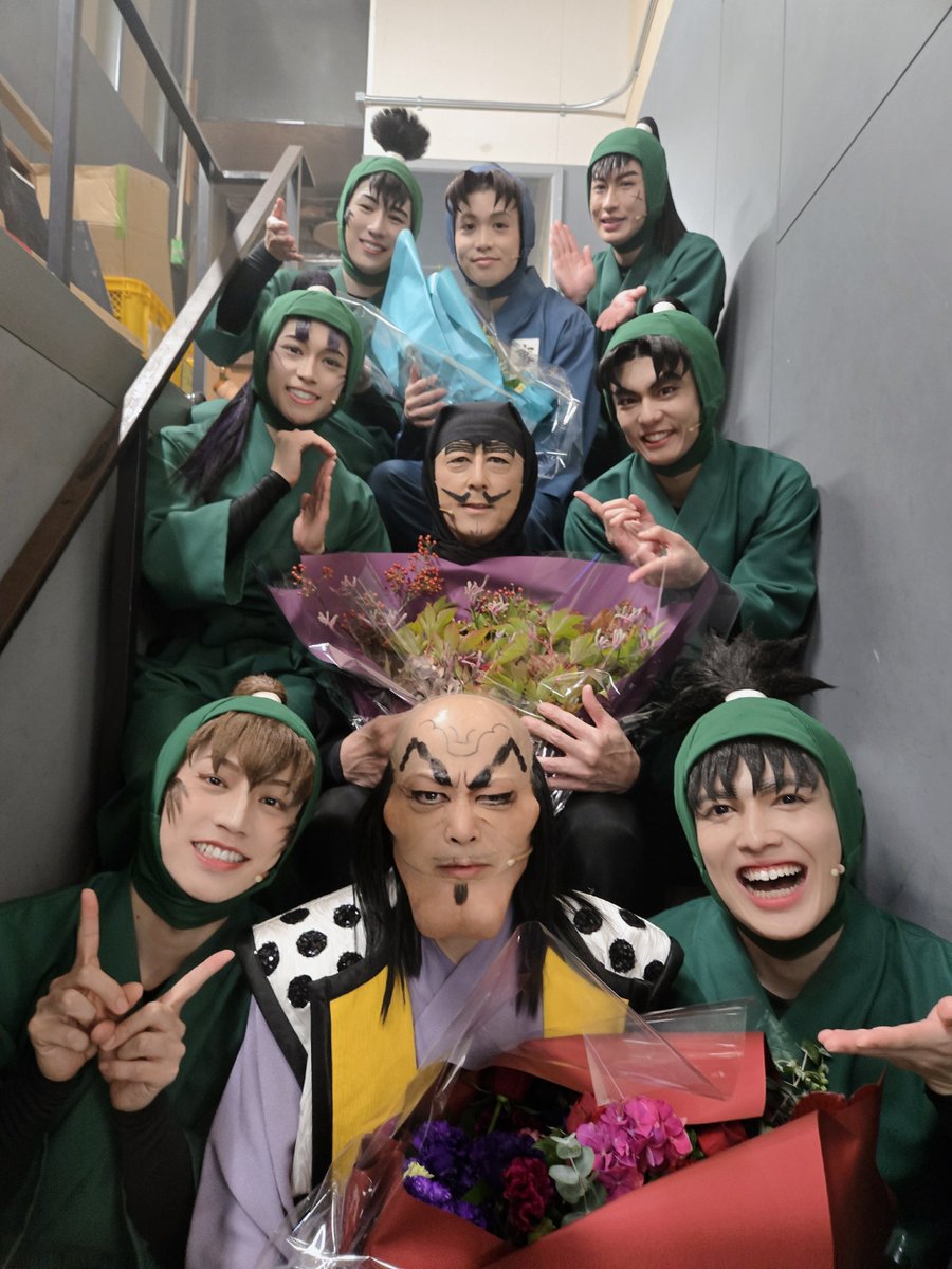 ken_voice_drama's tweet photo. 15公演目終了いたしました。
ご来場誠にありがとうございました😌

700回を迎えた幹山さん今井さん！
200回を迎えた立さん！
本当に本当におめでとうございます😌

明日の公演も心よりお待ちしております✨

#忍ミュ https://t.co/QAfuSAKHet