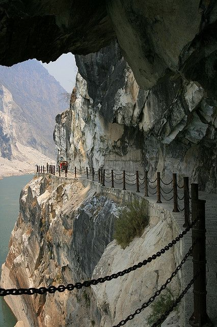 reminiscinbby's tweet photo. Shangri-La, China https://t.co/i3I1HWMV5M