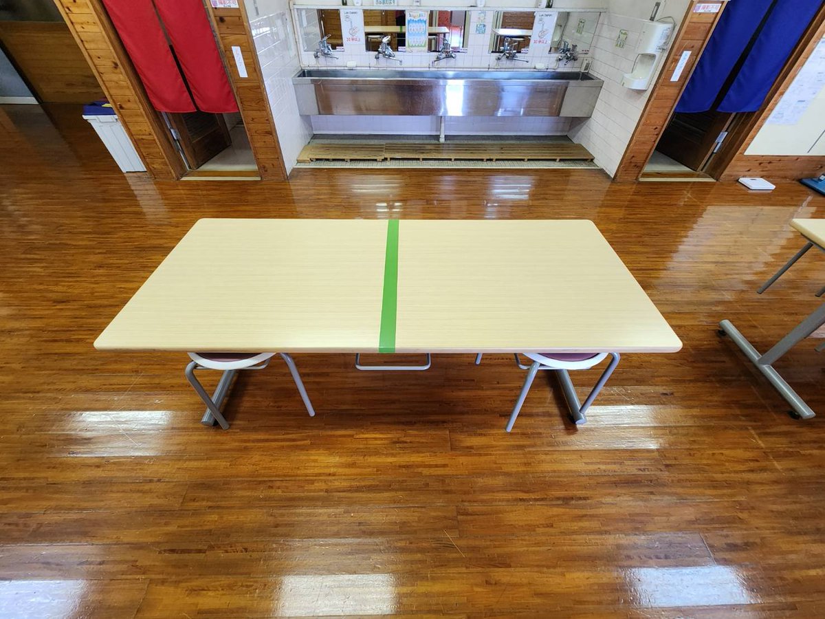 BAR80133785's tweet photo. #きじょう学園
 #フレコス
準備出来ましたあああ！
廊下のテーブル16と部屋9でサークル25スペースあります！
今回は更衣室内にメイク机20個を準備してます！ https://t.co/aMrxE08lXg