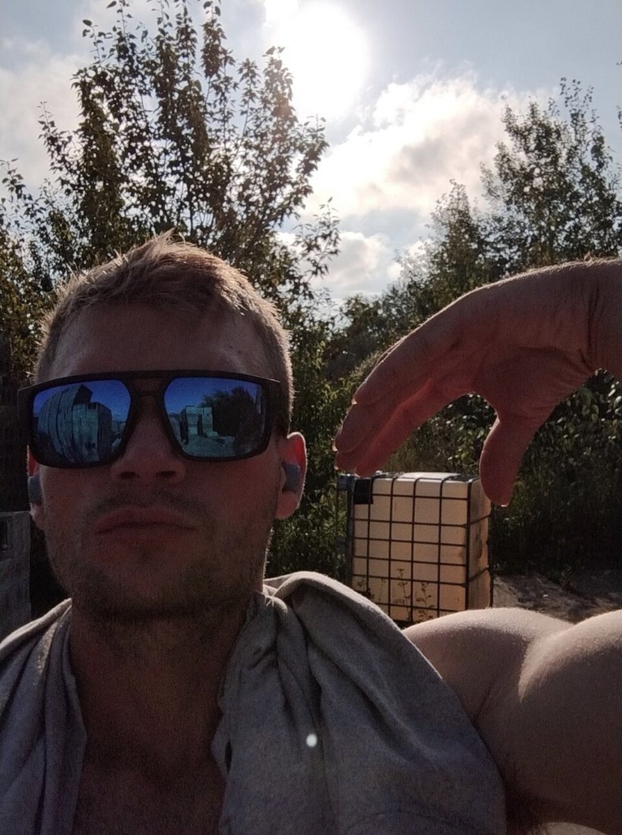 PlayboiKetchup's tweet photo. 🌞Check out this selfie #selfie #me #outdoor #fitness #sun #bicep #sunnyday #photography
💪🏼 Only a few spots left!
#subscribe #onlyfans #limited #discount #fans #content #buyingcontent #sellingcontent #content #adultcontent #boyfriend #love #halloween #spooky #cum #porn #balls https://t.co/6yfkBzcMT7
