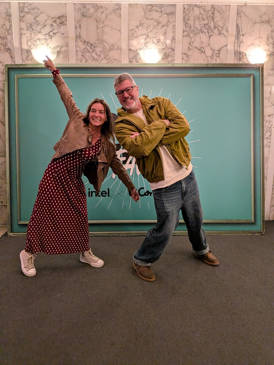 cinexfavor's tweet photo. Lo que hemos llorado... ¡Pero de la risa! Cualquiera diría que el programa de ayer iba sobre La vida es bella...🤣

Muchísimas gracias, una vez más, por acompañarnos otro programa más de #CineXFavor. Qué suerte tenemos de contar con un público tan fantástico y divertido. https://t.co/cJW4amx5d7