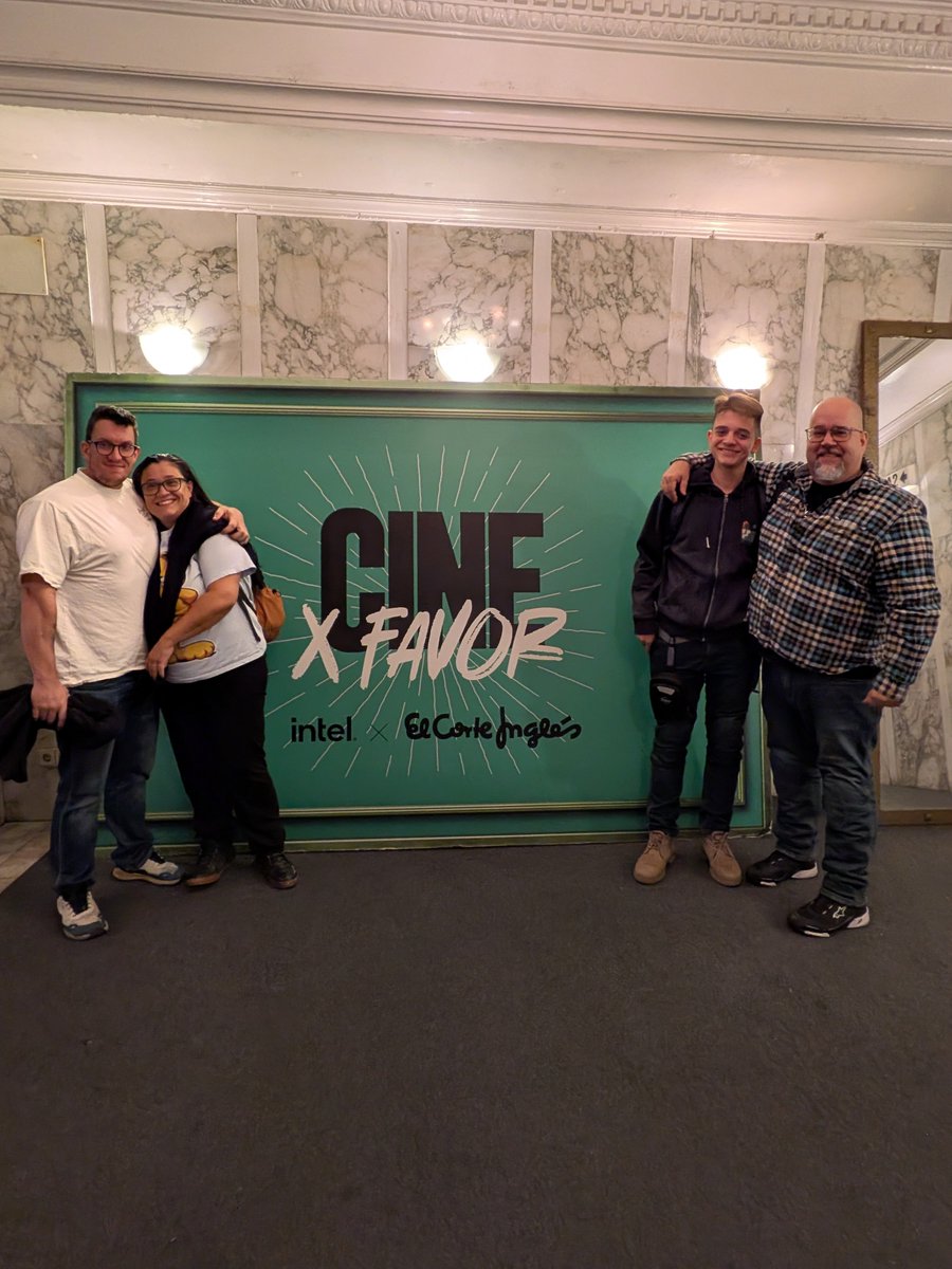 cinexfavor's tweet photo. Lo que hemos llorado... ¡Pero de la risa! Cualquiera diría que el programa de ayer iba sobre La vida es bella...🤣

Muchísimas gracias, una vez más, por acompañarnos otro programa más de #CineXFavor. Qué suerte tenemos de contar con un público tan fantástico y divertido. https://t.co/cJW4amx5d7