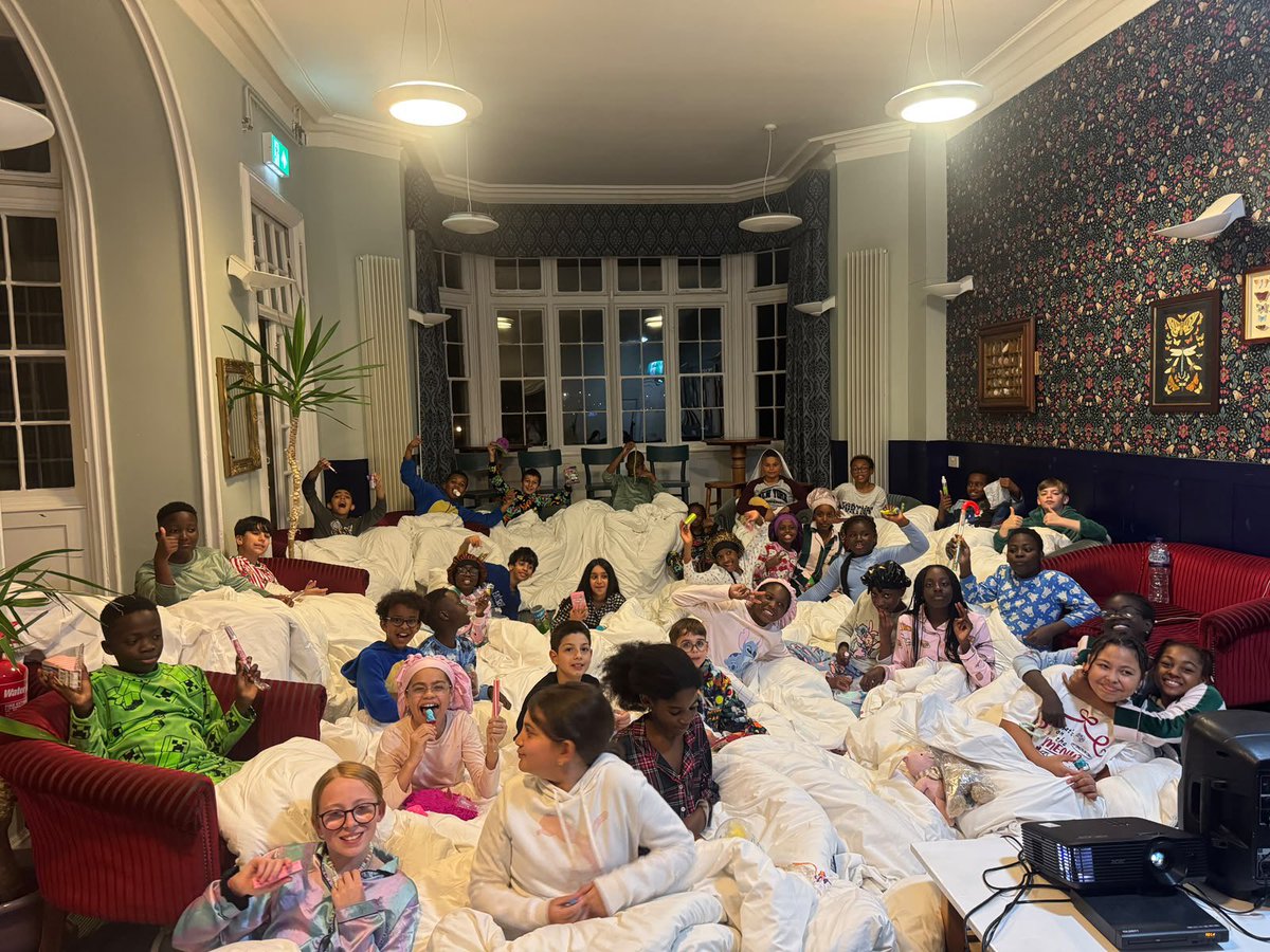 shakespeareLS9's tweet photo. Group one ready for movie night 🎬🍿🎞️ https://t.co/q2tJO7Ig7n