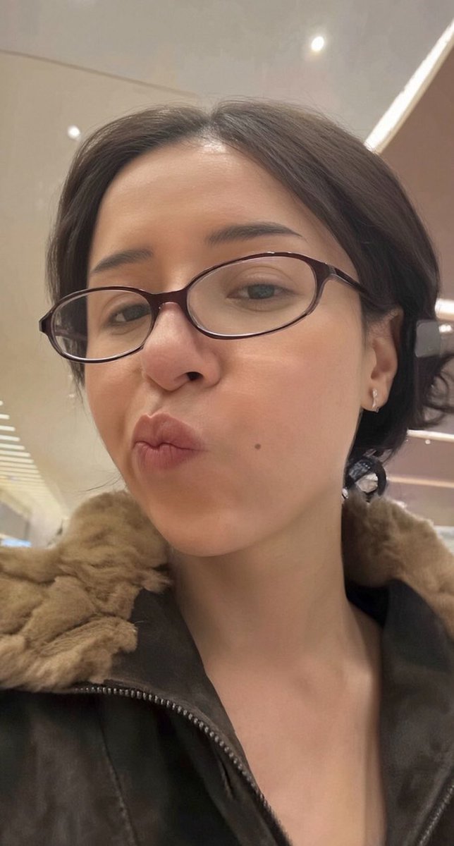 JessDeservesIt's tweet photo. Same style glasses... both serving mother ~🤍😝

#goonfuel #femdom #wankbattle https://t.co/JO8YdeDbgC