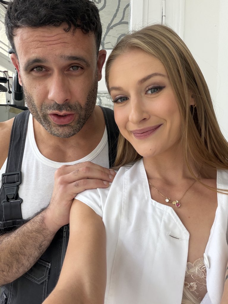 real_tiffanyxx's tweet photo. Today’s shoot with #EmmanuelTorquemada! 😍 He was a real hero and fixed the washing machine, so I rewarded him with a lovely, relaxing massage. 💆♂️💕 And you already know what happened next… it was a booty day! 🍑🔥😈 @brillbabesxxx @DDFNetwork
#BrillBabes #DDF #EmmanuelTorquemada #Tiffanytatum #Comedy #BehindTheScenes #ShootingDay #BootyDay #MassageTime #HeroOfTheDay #CheekyFun #SpicyContent #StayTuned