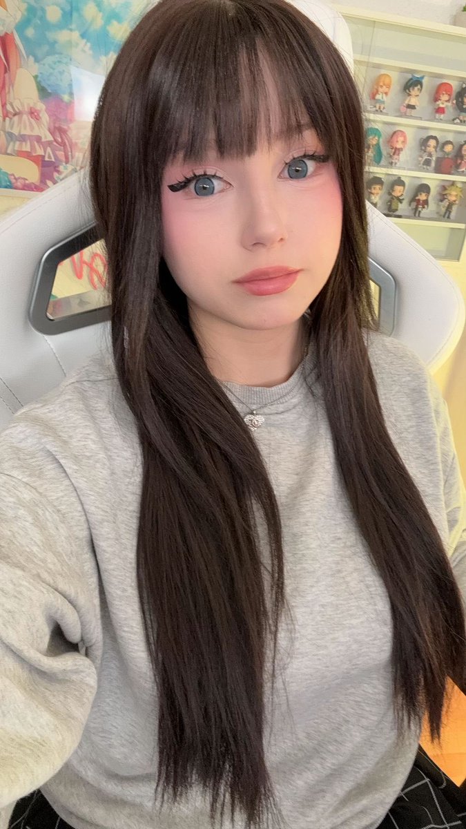 upminaa's tweet photo. HELLOOO 🖤 live now! Chatting + Working on my toga cosplay &amp; craft attack later 😊💗 come join! https://t.co/01sJC7isII https://t.co/3PGTkSdU2T