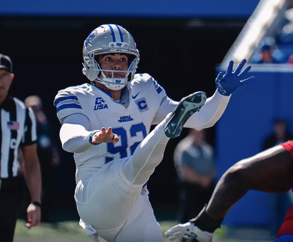 Chris_Sailer's tweet photo. Announcing the CSK Week 7 College Players of the Week 

Kicker: Cooper DiLeva 4-5 FG (Long 53) *GAME WINNER

Punter: Ashton Logan (Middle Tennessee St.) 53.2 Yard Avg. (5 Punts)

Plus... 50+ Yard FG’s and Lou Groza Award Stars of the Week: https://t.co/k32zEL2v82 https://t.co/bmDVZanEiW