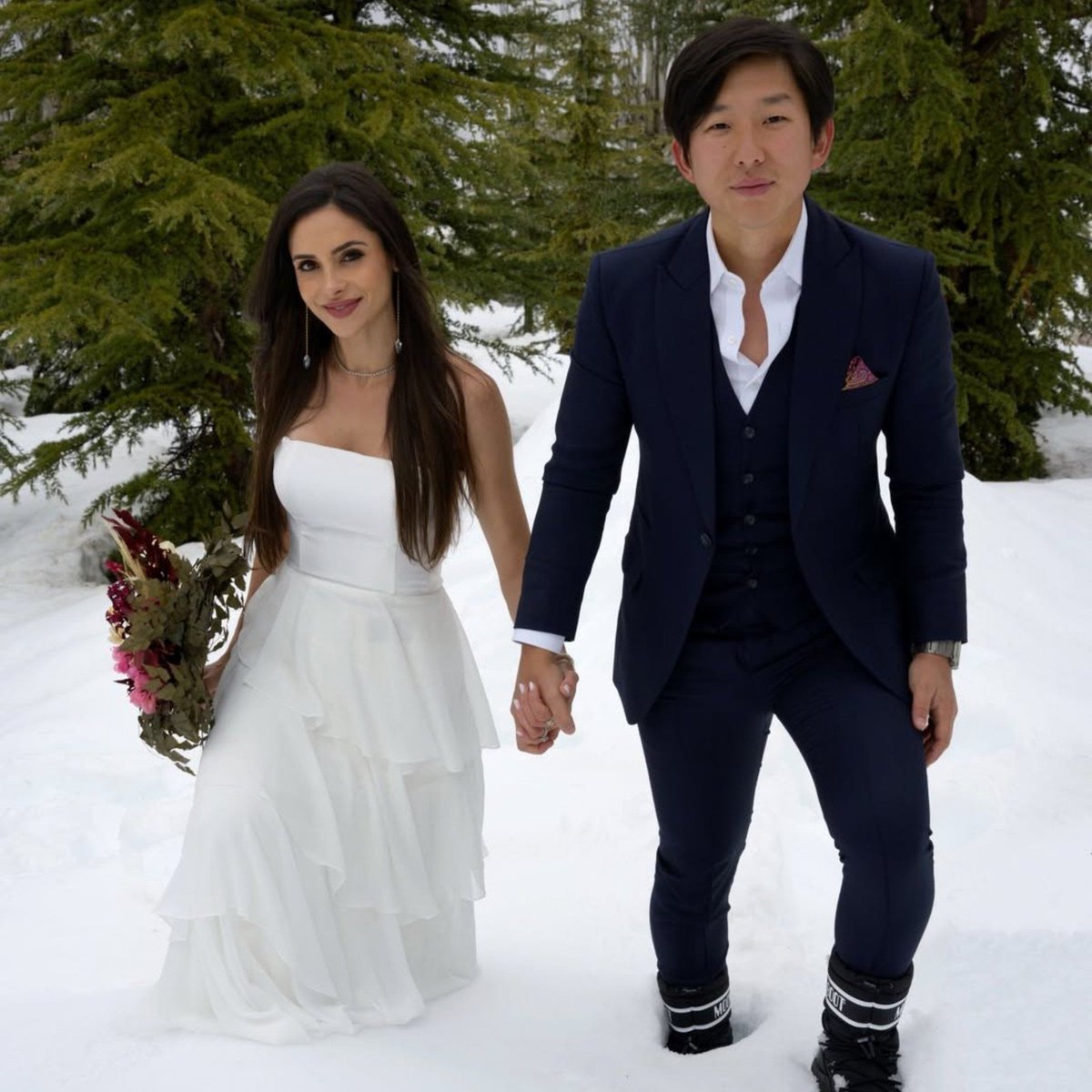 turmapop's tweet photo. NOME BÍBLICO! Pyong Lee e a esposa Natália Nasser surpreenderam a web ao revelar o nome da primeira filha do casal: Joquebede.

​A menina quebra uma sequência de 4 gerações só de homens na família do influenciador. https://t.co/agnBkImZyJ
