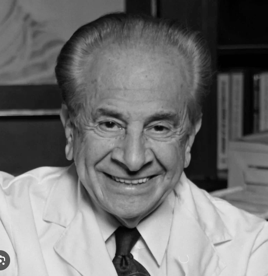 dsbe19631's tweet photo. Ellos tres son los que deberían tener un muro completo, no solo en el Museo Nacional sino en todos los museos de Colombia. 

1.Rodolfo Llinás, sus investigaciones en el campo de la neurociencia han tenido incidencia mundial.
2. Jorge Reynolds, inventor del marcapasos, gracias a él hoy miles de millones de personas en el mundo pueden vivir gracias a él.
3. Salomon Hakim, inventor de la Válvula de Hakim, al igual que el Dr. Reynolds ha incidido en la calidad y expectativa de miles de millones de personas. 

Es a personas como ellos a los que se les debe hacer conocer en la historia de Colombia, rendir homenaje, exaltarlos y estarles eternamente agradecidos, porque la mayoría de jóvenes colombianos no tienen idea quienes son.