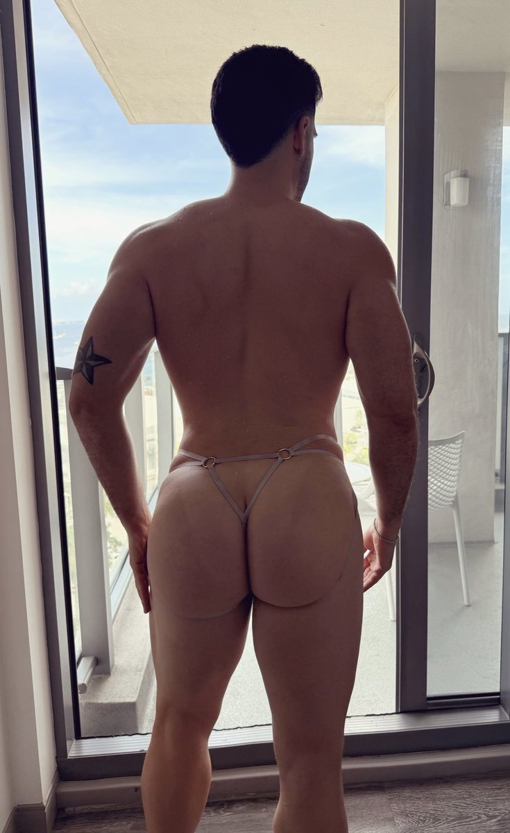 male_hotbooty's tweet photo. - #TEAMMaleHotBooty x #THONG days, enjoy 🍑 @lalorenx #bello #booty #delicious #yum https://t.co/tf0PpbWLWl