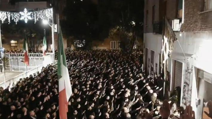 Moonlightshad1's tweet photo. Il reato di "partecipazione violenta a una manifestazione" vale anche per loro? https://t.co/LuQIt7VTuR
