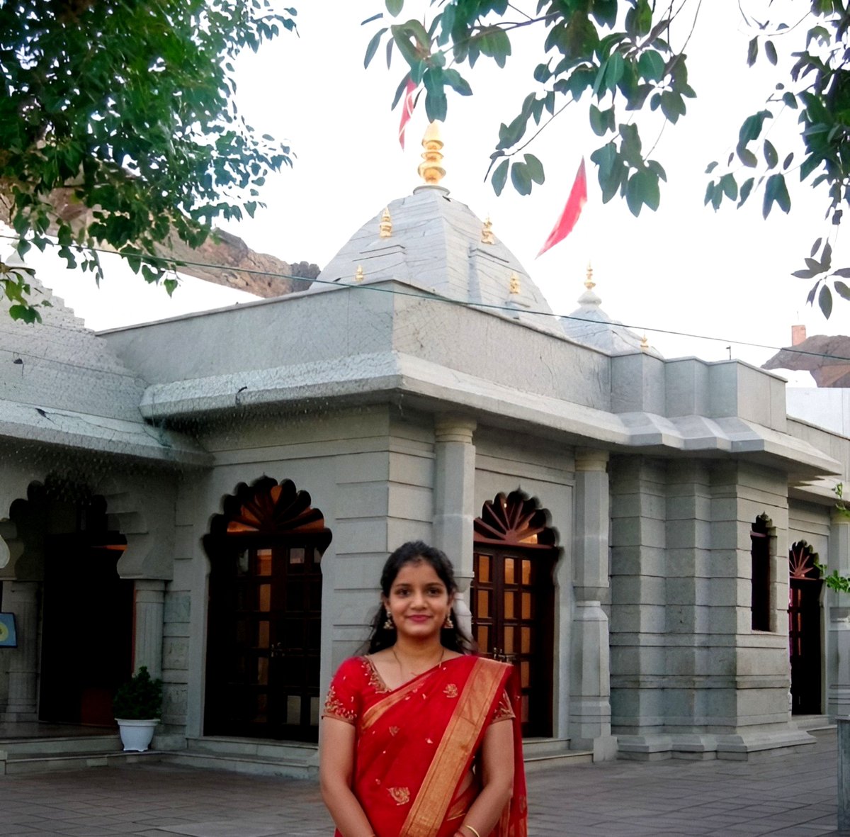 DevikaMarg2devi's tweet photo. नवरात्रि का समापन हिंदू धर्म मे एक अत्यंत पवित्र और हर्षोल्लास का उत्सव है
प्रतिवर्ष नौ दिनों तक मां दुर्गा के नौ रूपों की श्रद्धापूर्वक पूजा अर्चना करने के बाद नवरात्��ि का समापन महाअष्टमी, महानवमी और विजयादशमी (दशहरा) के रूप में होता है
आप सभी पर माँ दुर्गा की कृपा रहे
#Dussehra https://t.co/5MEsZ33Wmy