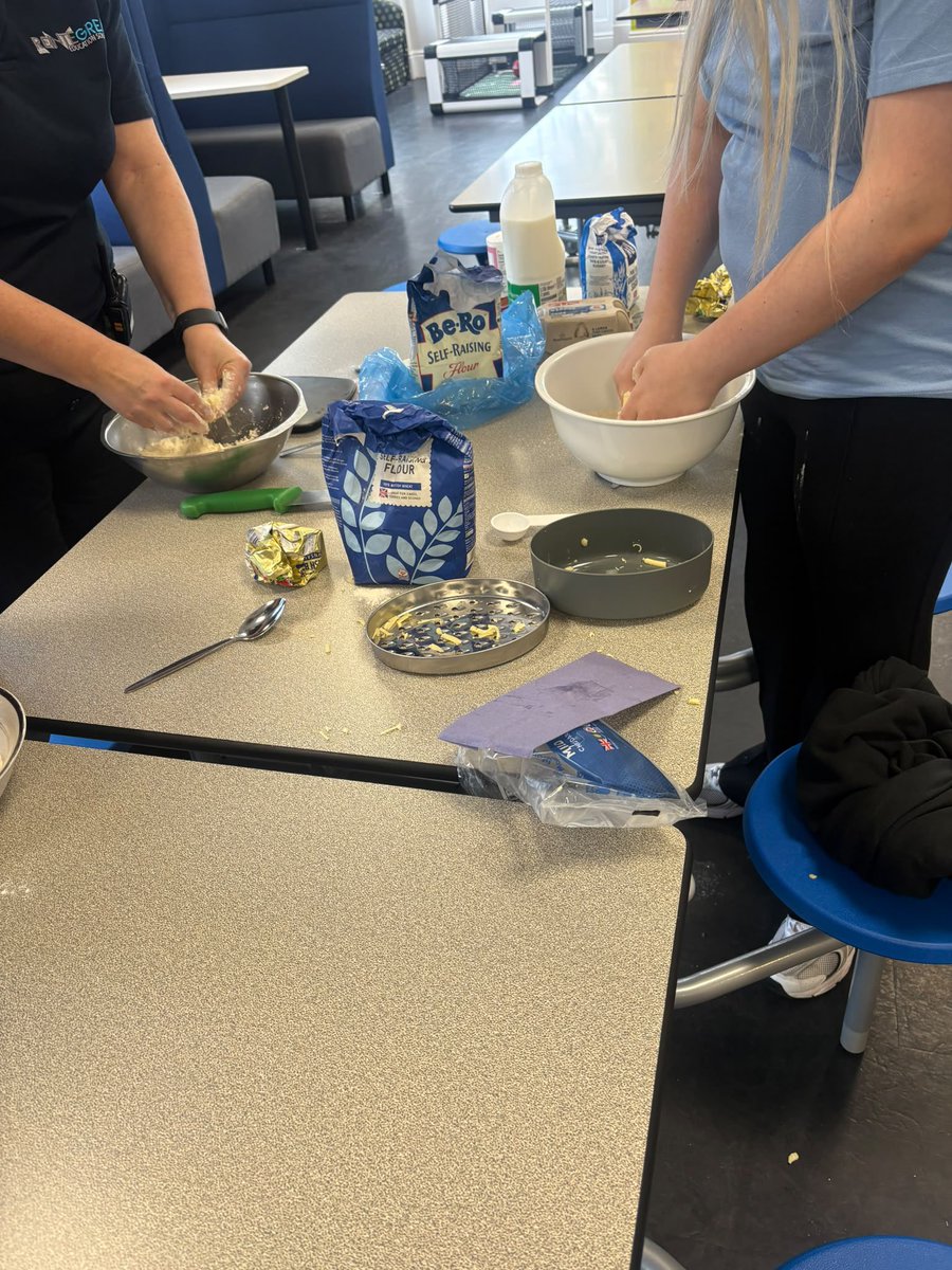 reintegreat's tweet photo. This afternoon, our Year 11 Hospitality and Catering students learned how to make delicious homemade scones during their practical lesson! 👩‍🍳🧑‍🍳✨ Well done, everyone! 😋

#HospitalityAndCatering #Year11 #PracticalLearning #Baking #SchoolLife https://t.co/KuwN4cBecj