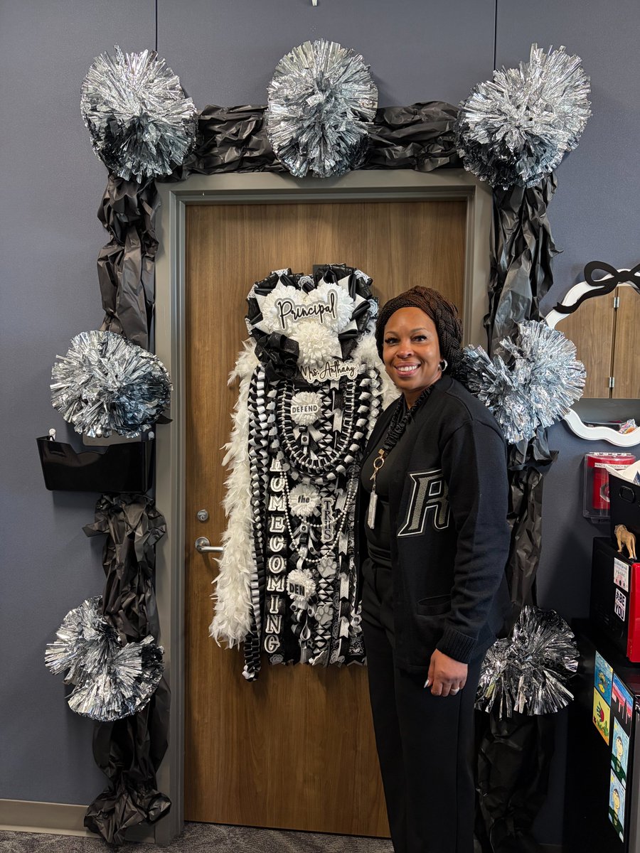 RandleHS's tweet photo. Happy Boss’s Day to our amazing Principal, Mrs. Anthony! 

Thank you for your leadership, dedication, and commitment to making Randle High School a place where Lions thrive! We appreciate all you do for our students, staff, and Lion Nation! 

#WeAreGameChangers #WeAreLamarCISD https://t.co/364UxXfzWD