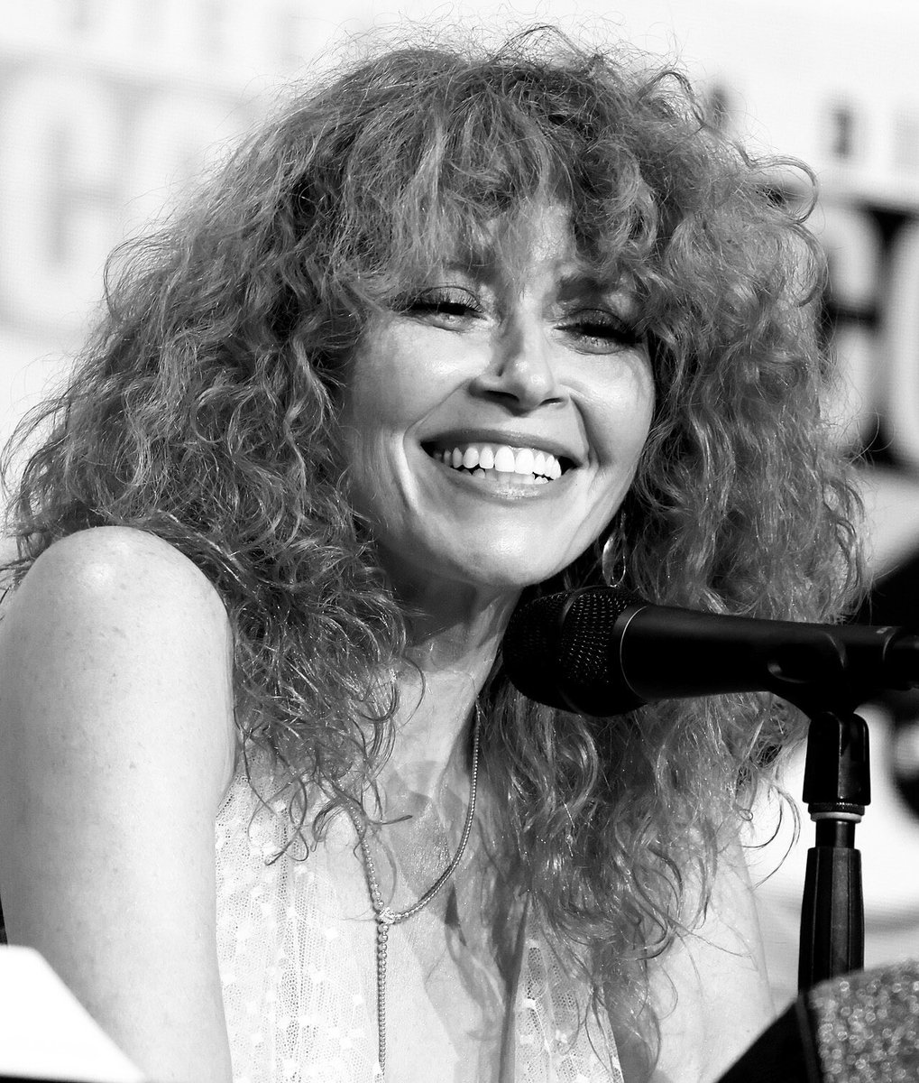 anisllock's tweet photo. natasha lyonne morreu agorinha https://t.co/1T1DXlNx6e