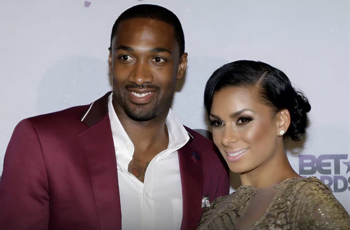 voidfactss's tweet photo. Gilbert Arenas bought Laura Govan a $400,000 engagement ring but after they broke up, he had a $10k replica made and pretended to reconcile with her so he could secretly swap the rings without her knowing. https://t.co/iLQ6wiO8zb