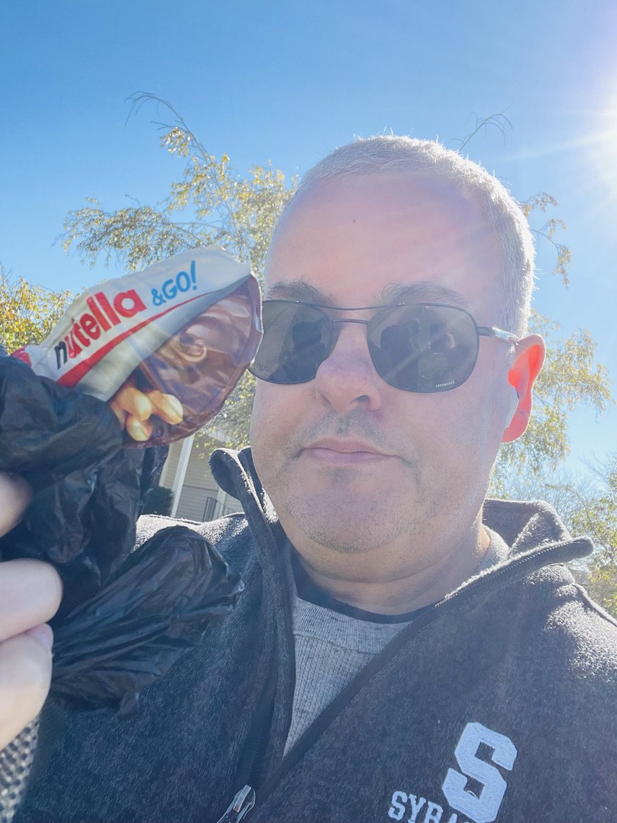 WorkforceJames's tweet photo. 3,000-day #litterchallenge Day 2,595: 
This fella is picking up Nutella litter.

 #Nutella #Litter 

🌎🚮🗑️🐶😎✋💚 x86
#AtLeastOneaDay #OreotheDog https://t.co/T8LCm21rp0