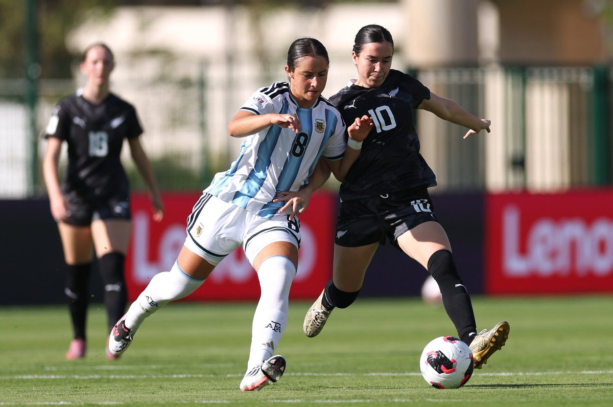 tapiachiqui's tweet photo. Un enorme aplauso y todas las felicitaciones para el plantel Sub 17 femenino que consiguió su primer triunfo en un Mundial.

Un orgullo enorme y muy feliz por ustedes. ¡A disfrutar de este momento y seguir haciendo historia! ¡Vamos las pibas! 🇦🇷👏🏻👏🏻👏🏻 https://t.co/I1Ll8K0lz7
