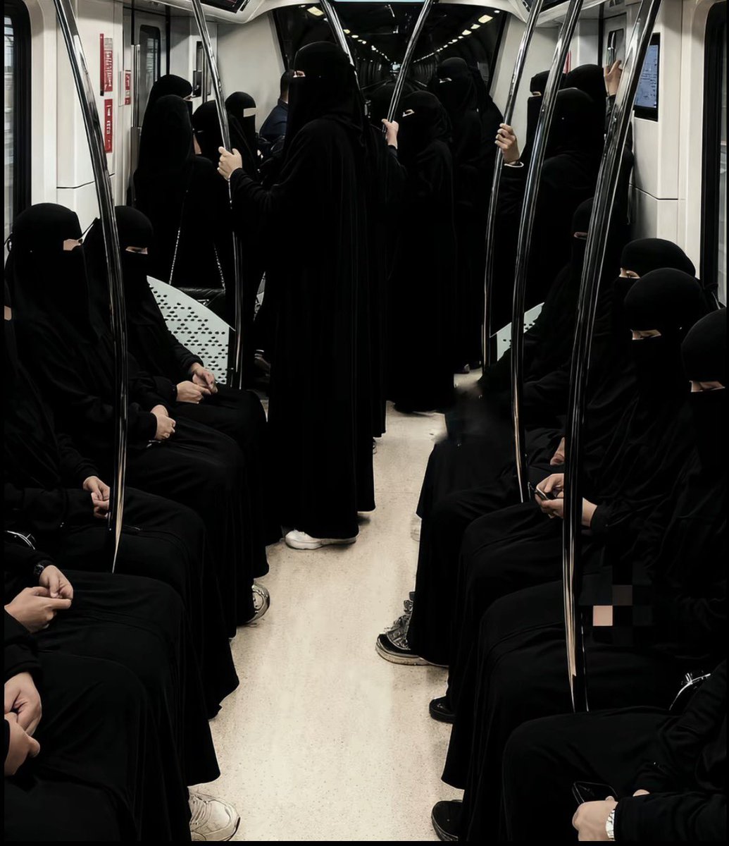noomoreniqab's tweet photo. منظر يسد نفس كئابه اسود باسود , ويسلب روحك وطاقتك وفوق كل ذا يمتص حراره شمس فيه اكثر من كذا عذاب ؟ 
الله يحرركم منه يابنات ويجبر قلوبكم وأعماركم يلي راحت بسببه هالخرده 
#٢٠٣٠_بلا_نقاب20
#٢٠٣٠_بلا_نقاب21 https://t.co/OyhBTppqQK