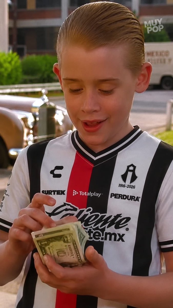 ManuGB4's tweet photo. Estoy leyendo que ya nos quitaron la sanción por la expulsión de Milton
Ya hay pendejos como @GuzmanGasso chillando
Pudiéramos exponer maduramente las veces que nos han afectado, pero alv 
Que la mamen y soporten al nuevo rico de la liga y un presidente que tiene peso https://t.co/n4np6X1o1E