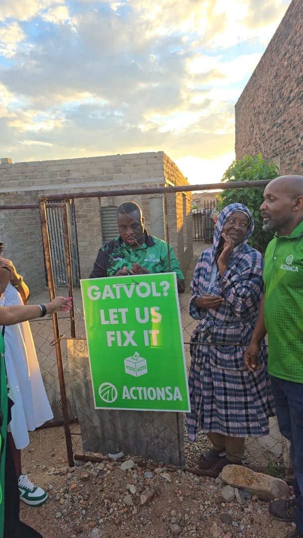 VictorMothemela's tweet photo. Listening to the people. Understanding their struggles. Taking action where it matters most.
ActionSA is ready to bring change to Limpopo. 💚
#VoteActionSA #LetsFixLimpopo
@ActionSA_LP 
@Action4SA 
@HermanMashaba https://t.co/F9wrHqzBjj