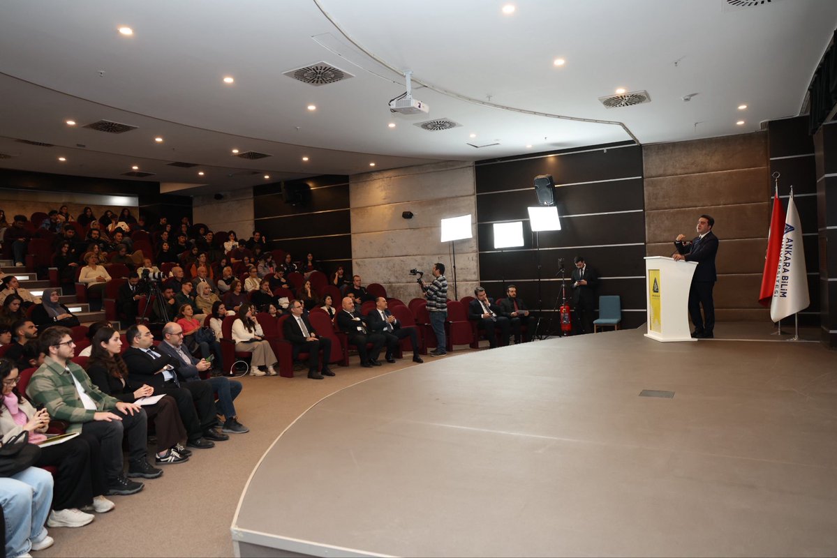 haditurus's tweet photo. Ankara Bilim Üniversitesi’nin “Ankara Dersleri” programında gençlerimizle bir araya geldik.

YTB’nin sınırları aşan hikâyesini; yurt dışında yaşayan vatandaşlarımızın kimlik ve aidiyetlerinden gönül coğrafyamızın ortak hafızasına, @TurkiyeBurslari’nın sunduğu eğitim fırsatları ve açtığı yeni ufuklardan Türkiye Mezunlarıyla (@alumniturkiye) dünyanın dört bir yanında devam eden dostluklara uzanan geniş bir perspektifle konuştuk.

Başkentimiz Ankara’da üniversite eğitimi almanın sunduğu imkânları, bilimsel ve kültürel birikimi ve gençlerimizin değerlendirebileceği fırsatları ele aldık.

İlgileri ve katkılarıyla sohbetimizi zenginleştiren gençlerimize, ev sahiplikleri için @ankarabilimuni Rektör Vekili Prof. Dr. @cemharun Meydan’a ve İnsan ve Toplum Bilimleri Fakültesi Dekanı Prof. Dr. İbrahim Sezgül’e teşekkür ediyorum.