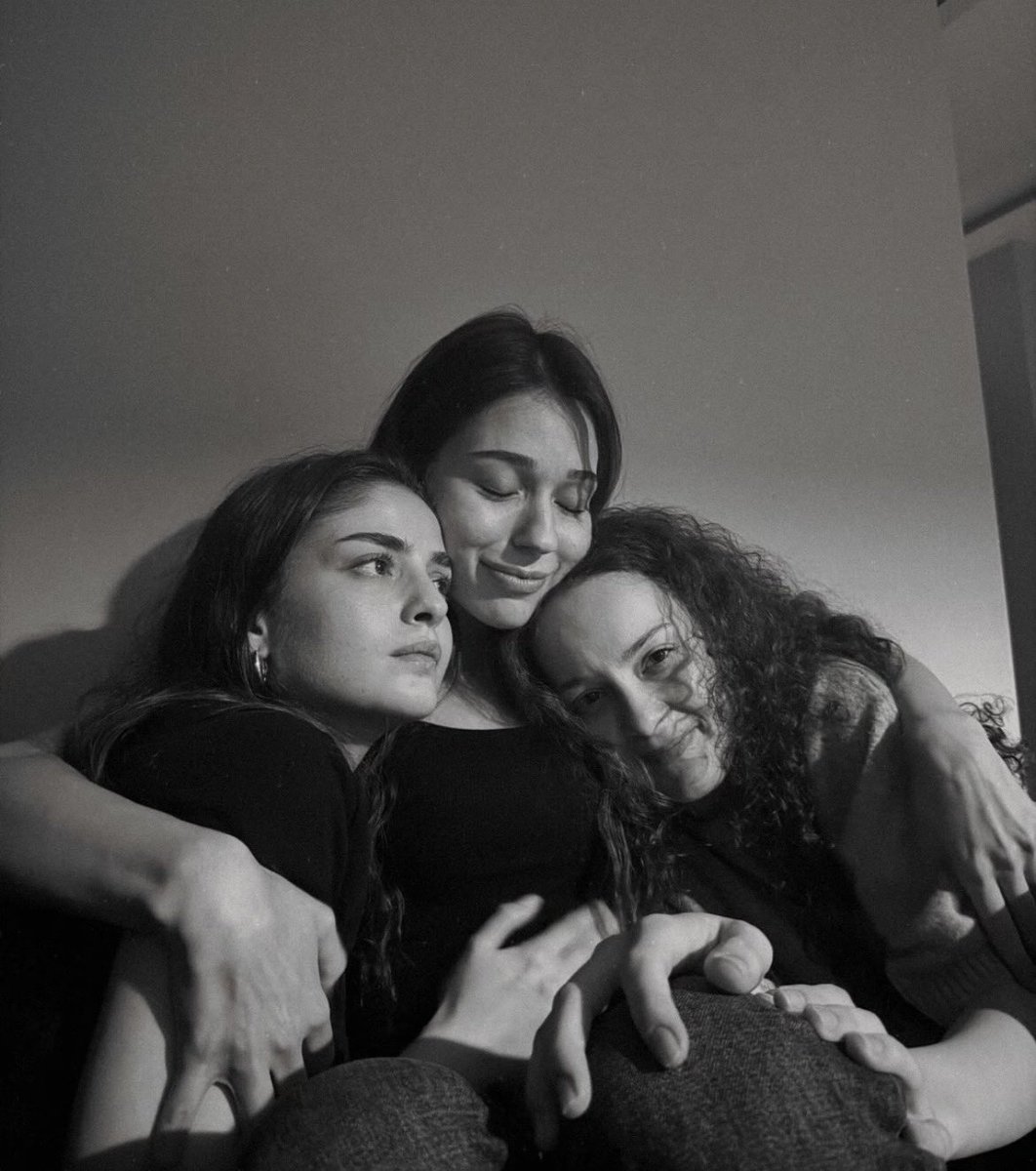 gomezsftstyles's tweet photo. You could tell they are sad….4 months of hard work together only for a stupid channel and production to ruin it without giving them another chance for another day or more episodes to wrap it nicely, how do you expect them to film the last episode

SevdamKaradenizi HarcamaNow https://t.co/jwjNA2Khpm