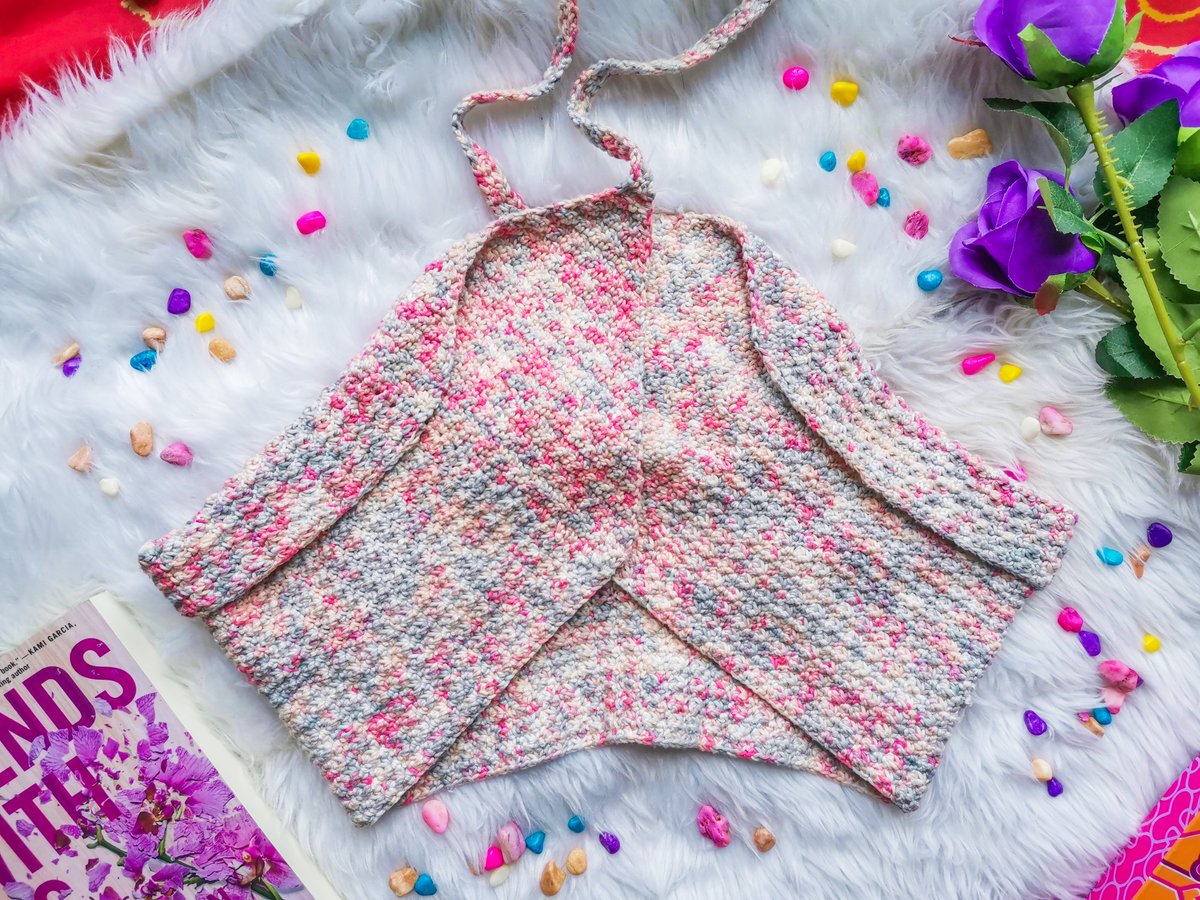 keepstylinlady's tweet photo. Pattern test (2022):  
Kaia Top
by @/oceanweaves_  

kaia is actually a 5-way top!! only 3 styles are shown in these limited panels-- but ok enough abt that now hAVE YOU SEEN THE FLATLAY!?????? LETS TAKE A MOMENT FOR THE FLATLAY !!!!!!! ☁🍭🫧

#KSLady #keepstylinlady https://t.co/oq7oRqa9xK
