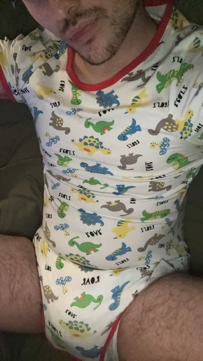 sockscene69's tweet photo. Dirty animal that wants to expose himself, begs for people to use him as toilet and sells himself out 

#gay #adult #nappies #rentboy https://t.co/tpMXpYU5gR
