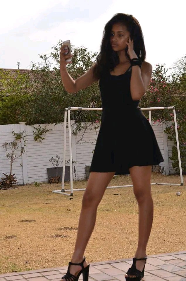 Ketsisoso's tweet photo. even in grade 11. 😭 some girls are just born with IT. 🤍 https://t.co/HilKfqeCGw